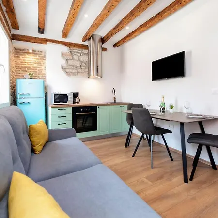 The Yellow House Apartments Rovinj Exterior photo