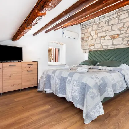 The Yellow House Apartments Rovinj Exterior photo