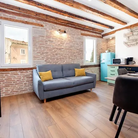 The Yellow House Apartments Rovinj Exterior photo
