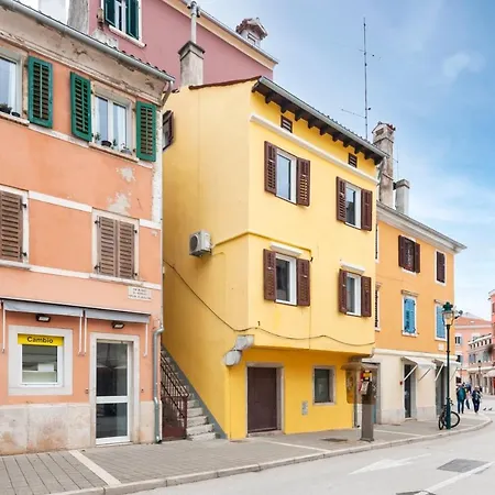 The Yellow House Apartments Rovinj Exterior photo