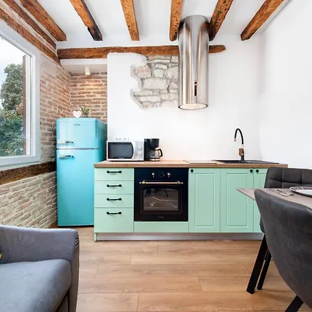 The Yellow House Apartments Rovinj Exterior photo