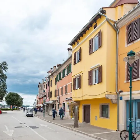 The Yellow House Apartments Rovinj Exterior photo